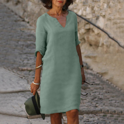 Silvia™  Vestido atemporal com decote em V