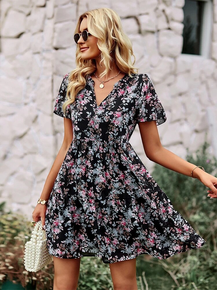 Noa™ Vestido floral de manga curta com decote em V