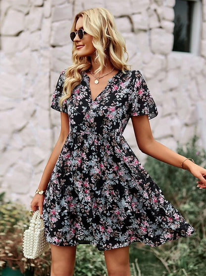 Noa™ Vestido floral de manga curta com decote em V
